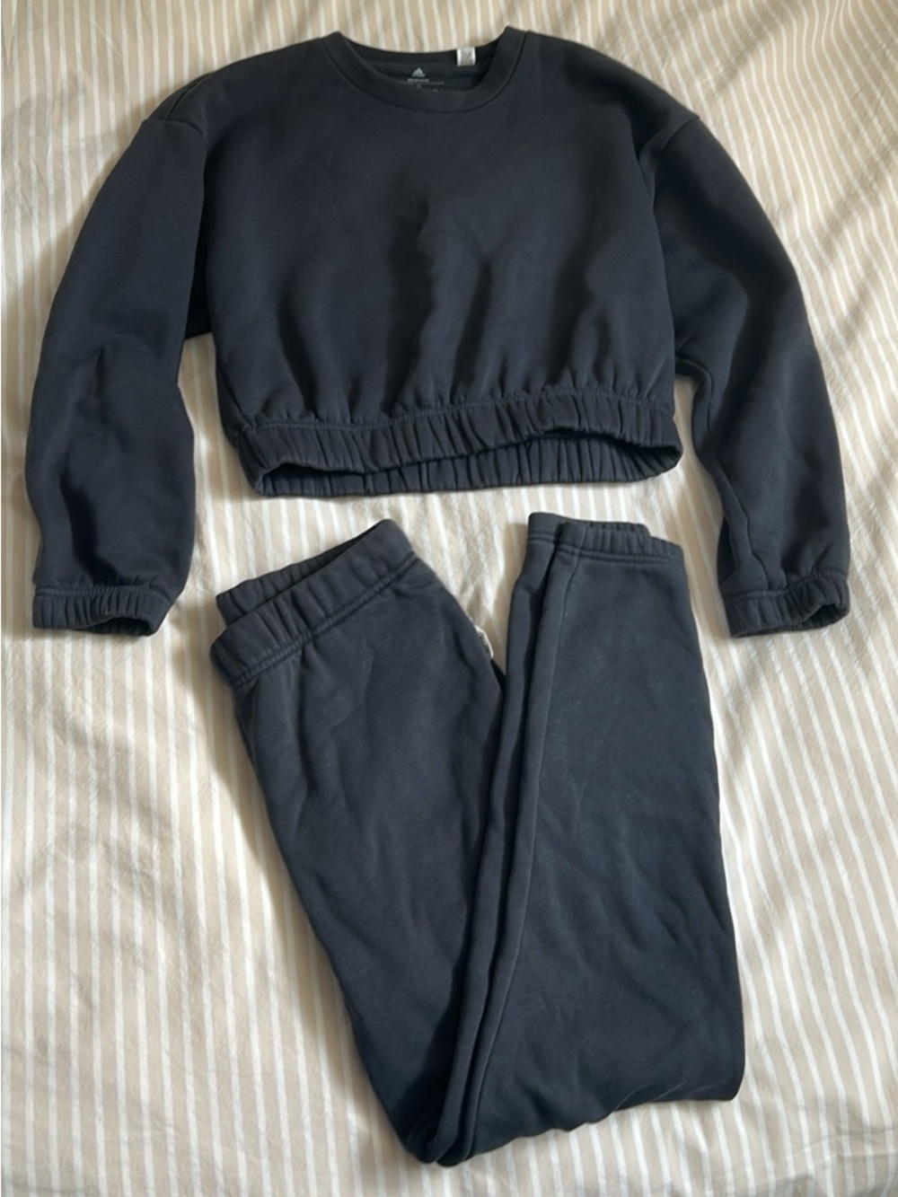 Adidas sweatsuit set s/xs